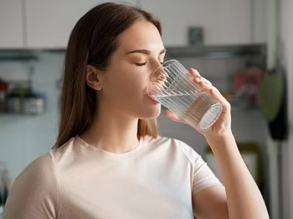 Mỗi sáng ngủ dậy đều làm đủ 5 việc này, xương khớp của bạn về già vẫn khỏe  mạnh